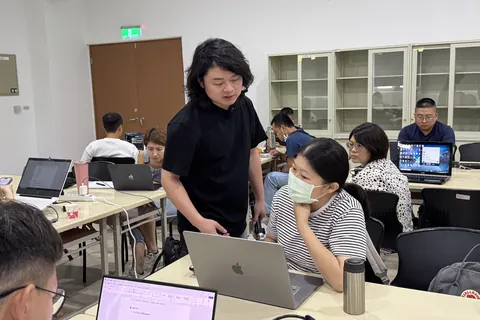 巴哥授課現場:學員實作指導